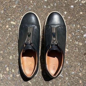 Frye Lena Low Zip Sneakers black leather zipper moto inspired women’s size 9 EUC